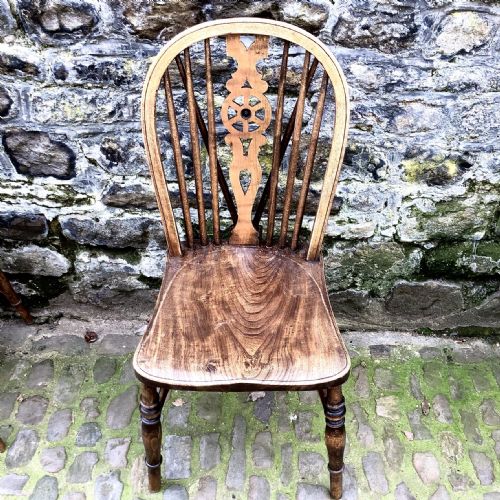 A SET OF SEVEN ASH AND ELM WINDSOR CHAIRS - ADDITIONAL PHOTO 5