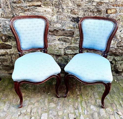 A SET OF FOUR MID 19TH CENTURY LOUIS XV STYLE DINING CHAIRS - ADDITIONAL PHOTO 2