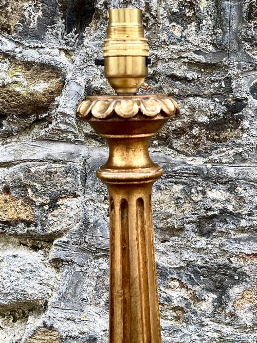 A PAIR OF EARLY 20TH CENTURY GILTWOOD TABLE LAMPS - ADDITIONAL PHOTO 3