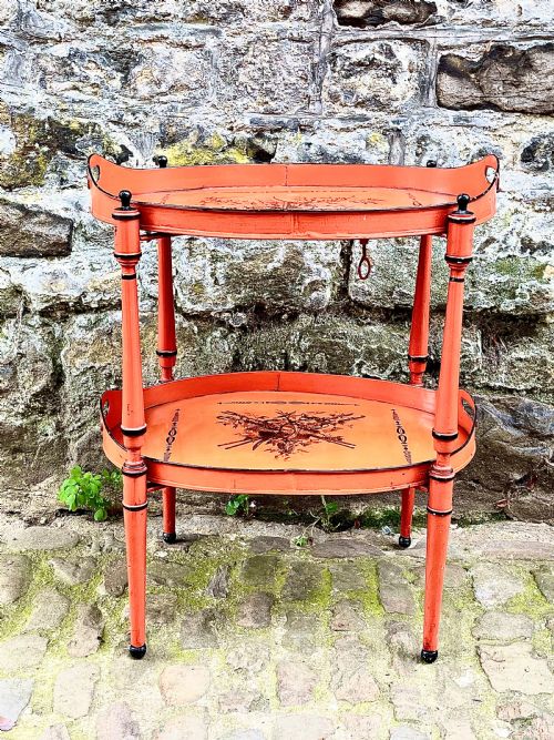 AN EARLY 20TH CENTURY TOLE PEINTE TWO TIER TABLE - ADDITIONAL PHOTO 3
