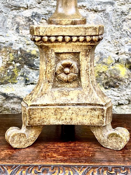 AN 18TH CENTURY ITALIAN PAINTED ALTAR CANDLESTICK TABLE LAMP - ADDITIONAL PHOTO 3