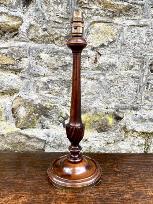 an edwardian turned mahogany table lamp - CATEGORY: ANTIQUE LIGHTING - DATED EDWARDIAN