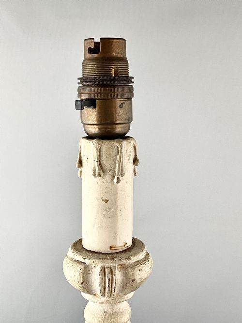 AN EARLY 20TH CENTURY PAINTED TABLE LAMP - ADDITIONAL PHOTO 2