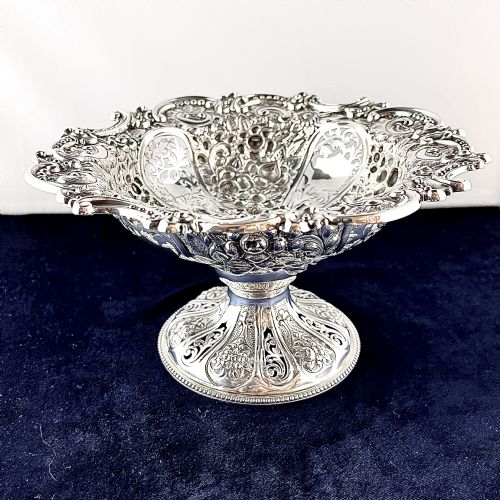 a fine late victorian silver tazza - CATEGORY: ANTIQUE SILVER - DATED VICTORIAN