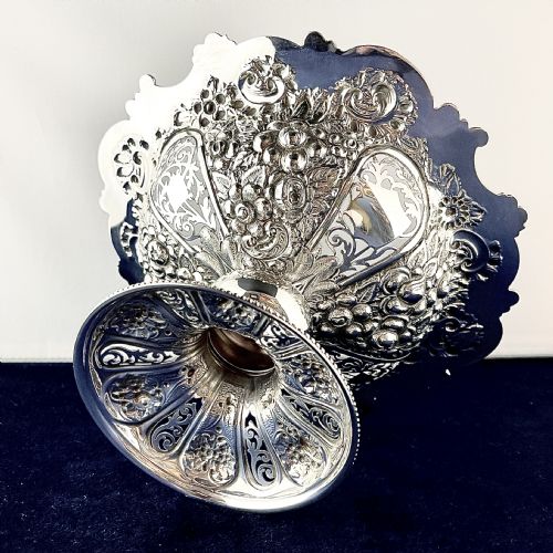 A FINE LATE VICTORIAN SILVER TAZZA - ADDITIONAL PHOTO 4