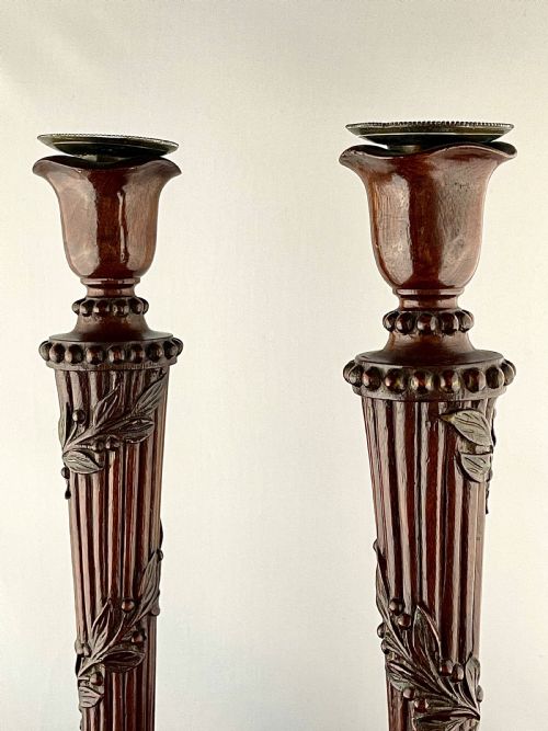 A PAIR OF LOUIS XVI STYLE MAHOGANY CANDLESTICKS - ADDITIONAL PHOTO 3