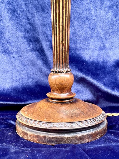 AN EDWARDIAN WALNUT TABLE LAMP - ADDITIONAL PHOTO 2