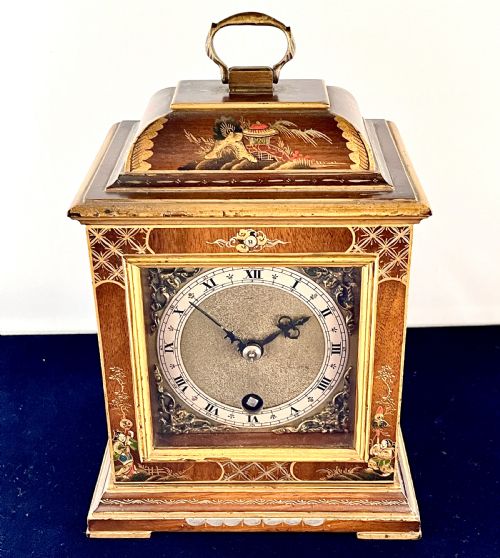 AN EARLY 20TH CENTURY CHINOISERIE MANTEL CLOCK TIMEPIECE - ADDITIONAL PHOTO 1