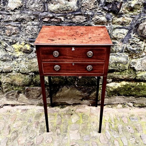 a george iii mahogany lamp table - CATEGORY: ANTIQUE BOOKCASES - DATED GEORGIAN