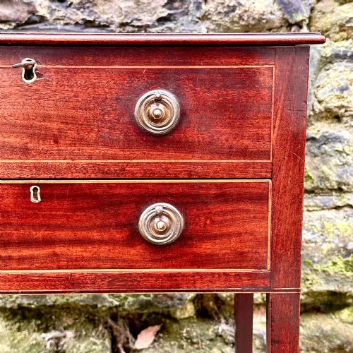 A GEORGE III MAHOGANY LAMP TABLE - ADDITIONAL PHOTO 1