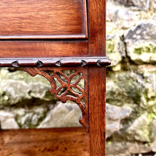 A LATE 19TH CENTURY MAHOGANY WHATNOT - ADDITIONAL PHOTO 4