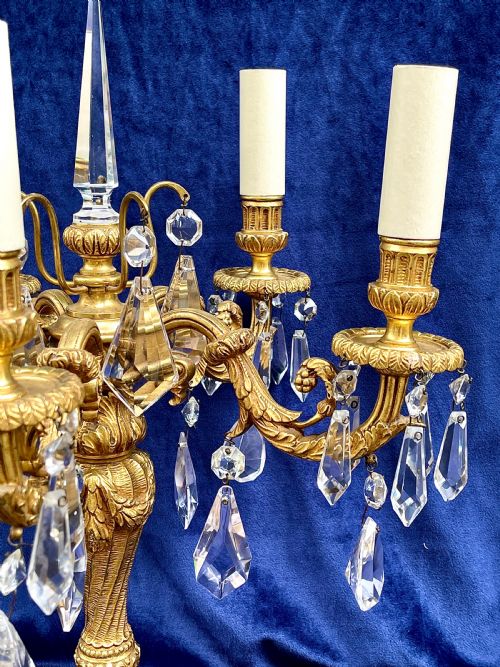 AN EARLY 20TH CENTURY GILT BRASS CANDELABRUM TABLE LAMP - ADDITIONAL PHOTO 6
