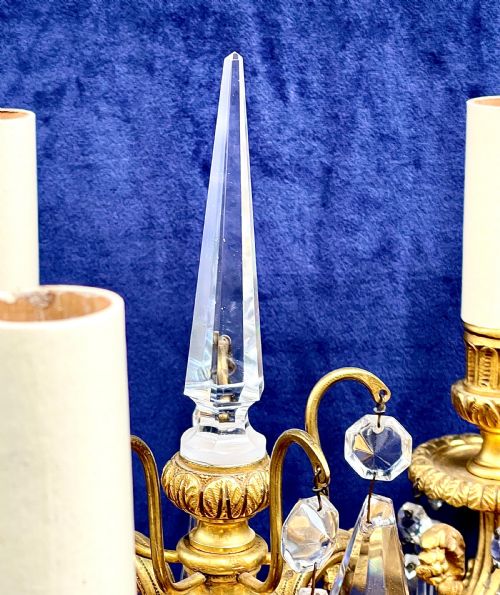 AN EARLY 20TH CENTURY GILT BRASS CANDELABRUM TABLE LAMP - ADDITIONAL PHOTO 8