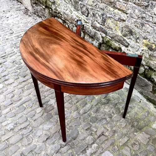 A GEORGE III MAHOGANY DEMILUNE TEA TABLE - ADDITIONAL PHOTO 4