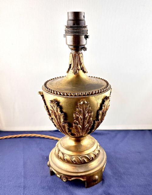 A PAIR OF EARLY 20TH CENTURY FRENCH GILT BRONZE LAMPS - ADDITIONAL PHOTO 3