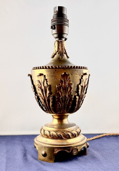 A PAIR OF EARLY 20TH CENTURY FRENCH GILT BRONZE LAMPS - ADDITIONAL PHOTO 4