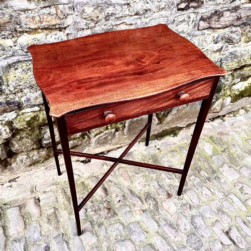 A GEORGE III MAHOGANY SERPENTINE LAMP TABLE - ADDITIONAL PHOTO 4