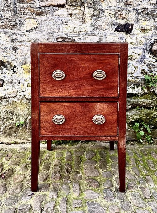 A GEORGE III MAHOGANY NIGHTSTAND - ADDITIONAL PHOTO 1