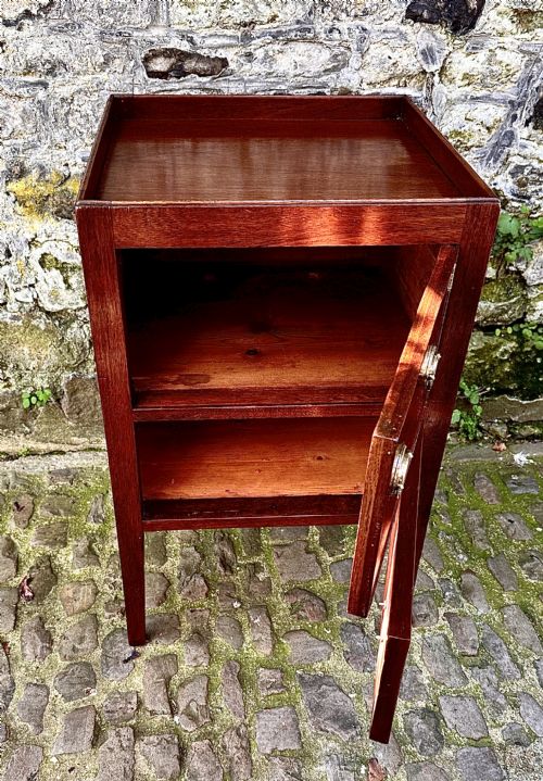 A GEORGE III MAHOGANY NIGHTSTAND - ADDITIONAL PHOTO 4