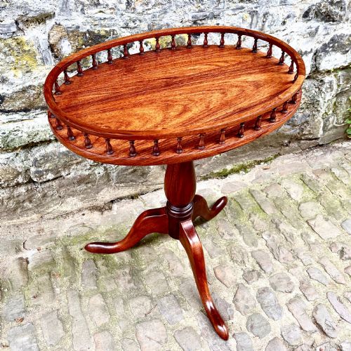 A LATE VICTORIAN ROSEWOOD GALLERY WINE TABLE - ADDITIONAL PHOTO 2