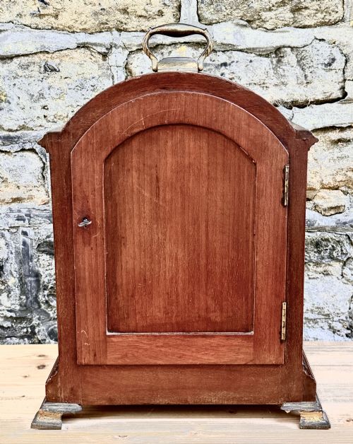 A LATE VICTORIAN MAHOGANY BRACKET CLOCK - ADDITIONAL PHOTO 5