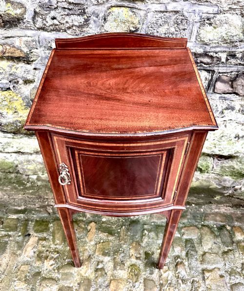 A PAIR OF EDWARDIAN BEDSIDE TABLES - ADDITIONAL PHOTO 3