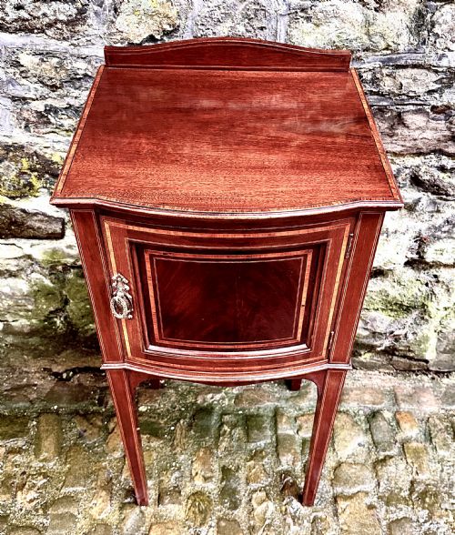 A PAIR OF EDWARDIAN BEDSIDE TABLES - ADDITIONAL PHOTO 5