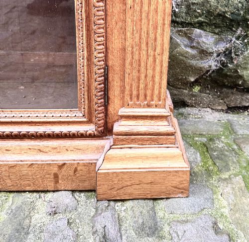 A VICTORIAN PALE OAK PEDESTAL BOOKCASE - ADDITIONAL PHOTO 4