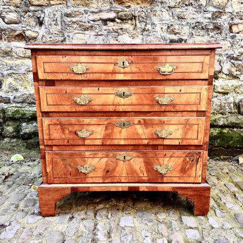 A GEORGE II WALNUT CHEST OF DRAWERS - ADDITIONAL PHOTO 2