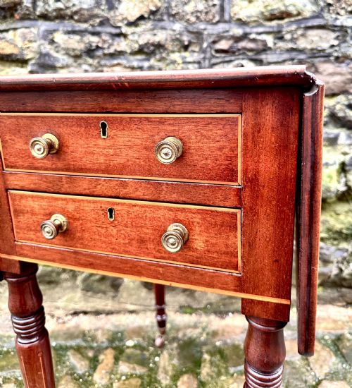 A REGENCY MAHOGANY DROPLEAF SIDE TABLE - ADDITIONAL PHOTO 3