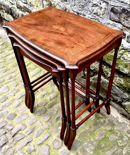 A LATE VICTORIAN MAHOGANY NEST OF THREE TABLES - ADDITIONAL PHOTO 3