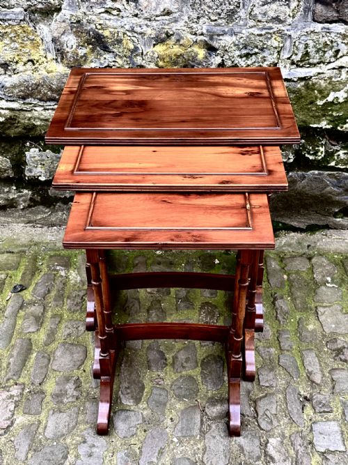 AN EDWARDIAN NEST OF THREE YEW WOOD TABLES - ADDITIONAL PHOTO 3