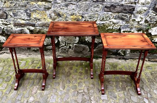 AN EDWARDIAN NEST OF THREE YEW WOOD TABLES - ADDITIONAL PHOTO 4