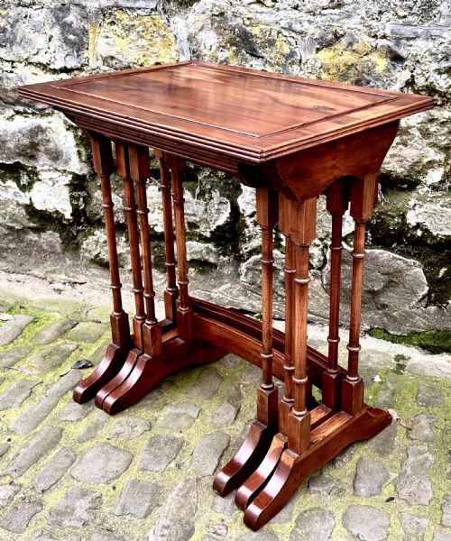 AN EDWARDIAN NEST OF THREE YEW WOOD TABLES - ADDITIONAL PHOTO 5