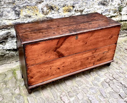 A GEORGIAN OAK AND PINE COFFER - ADDITIONAL PHOTO 3