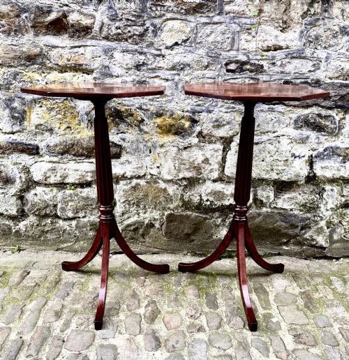 A PAIR OF REGENCY MAHOGANY LAMP TABLES - ADDITIONAL PHOTO 1