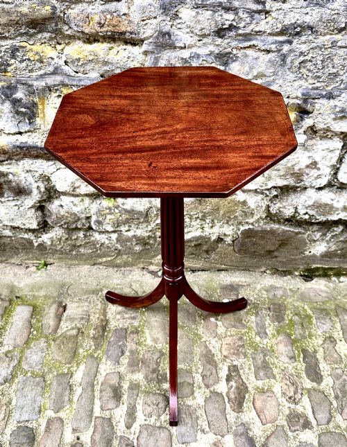 A PAIR OF REGENCY MAHOGANY LAMP TABLES - ADDITIONAL PHOTO 5