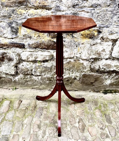 A PAIR OF REGENCY MAHOGANY LAMP TABLES - ADDITIONAL PHOTO 6