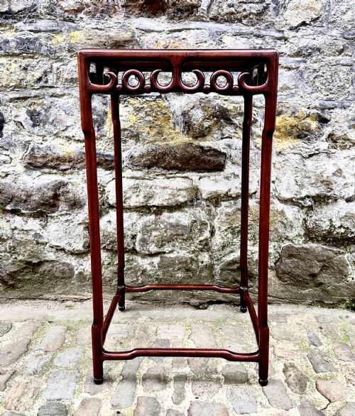 A NINETEENTH CENTURY CHINESE HARDWOOD LAMP TABLE - ADDITIONAL PHOTO 1