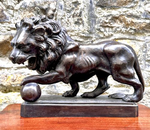 A 19TH CENTURY BRONZE 'MEDICI' LION - ADDITIONAL PHOTO 1