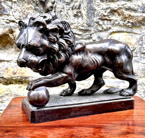 A 19TH CENTURY BRONZE 'MEDICI' LION - ADDITIONAL PHOTO 2