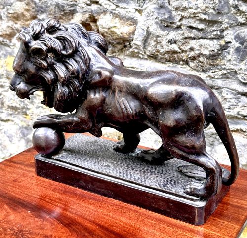A 19TH CENTURY BRONZE 'MEDICI' LION - ADDITIONAL PHOTO 4