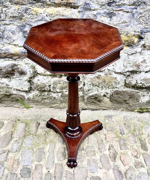 A GEORGE IV MAHOGANY LAMP TABLE - ADDITIONAL PHOTO 1