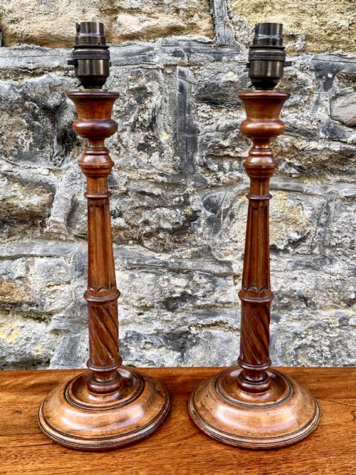 A PAIR OF EARLY 20TH CENTURY MAHOGANY BEDSIDE TABLE LAMPS - ADDITIONAL PHOTO 1