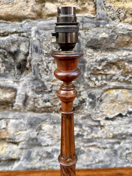 A PAIR OF EARLY 20TH CENTURY MAHOGANY BEDSIDE TABLE LAMPS - ADDITIONAL PHOTO 3
