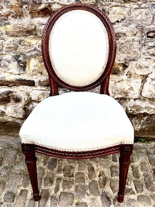 A SET OF FOUR GEORGE III MAHOGANY DINING CHAIRS - ADDITIONAL PHOTO 1