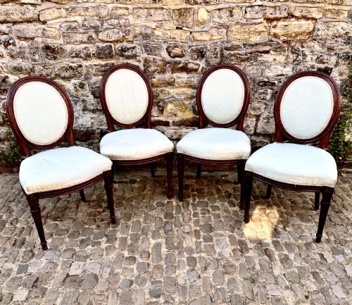 A SET OF FOUR GEORGE III MAHOGANY DINING CHAIRS - ADDITIONAL PHOTO 9