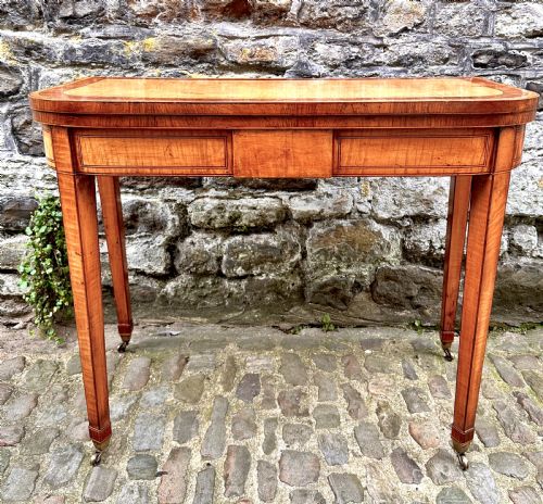 A FINE GEORGE III SATINWOOD CARD TABLE - ADDITIONAL PHOTO 1