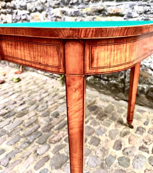 A FINE GEORGE III SATINWOOD CARD TABLE - ADDITIONAL PHOTO 4
