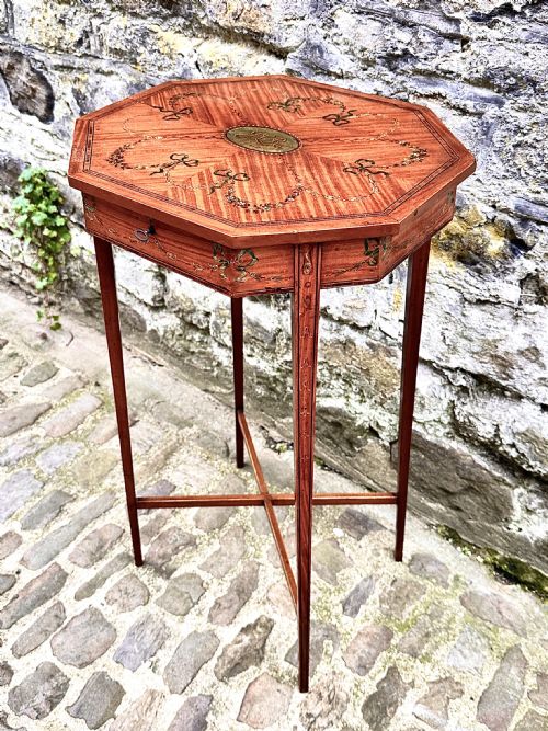 AN EDWARDIAN SATINWOOD WORK TABLE - ADDITIONAL PHOTO 2